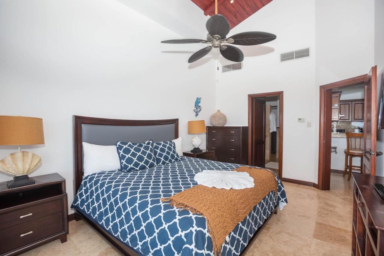 Pristine Bay Villa 1304 With Large Pool - 3 Bedroom Condo French Harbour エクステリア 写真