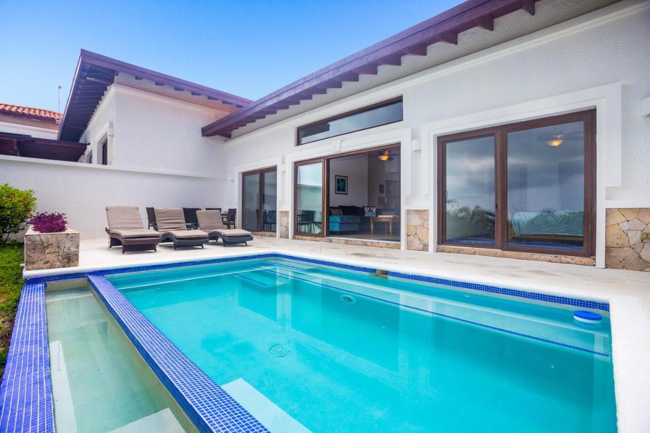 Pristine Bay Villa 1304 With Large Pool - 3 Bedroom Condo French Harbour エクステリア 写真