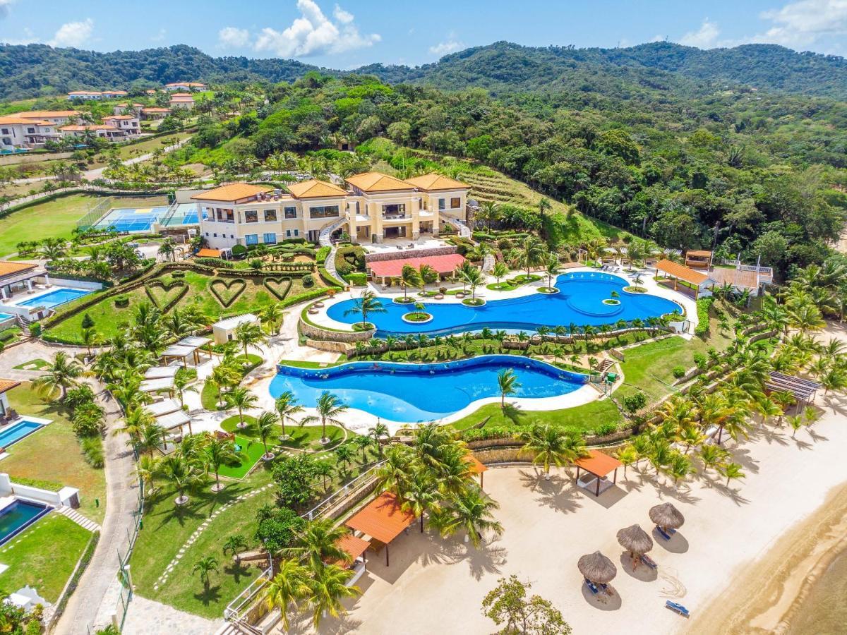 Pristine Bay Villa 1304 With Large Pool - 3 Bedroom Condo French Harbour エクステリア 写真