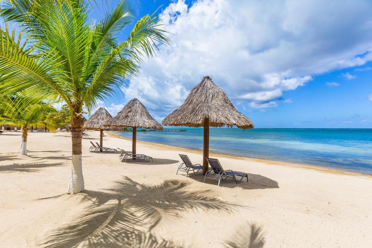 Pristine Bay Villa 1304 With Large Pool - 3 Bedroom Condo French Harbour エクステリア 写真