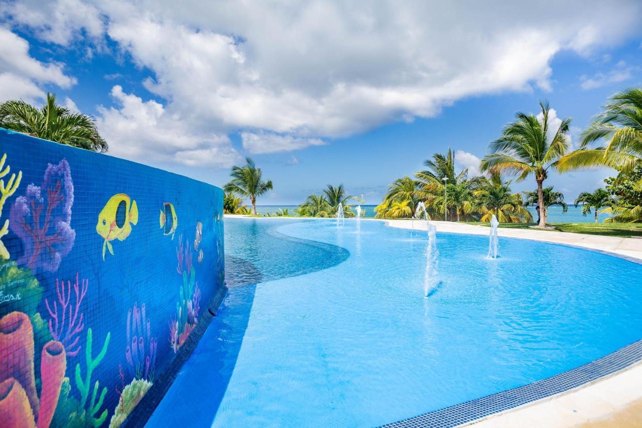 Pristine Bay Villa 1304 With Large Pool - 3 Bedroom Condo French Harbour エクステリア 写真